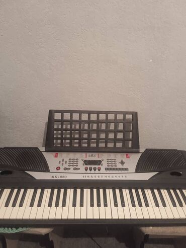 синтезатор 510: Синтезаторфортепиано (в хорошем состоянии,все клавиши работают,можно