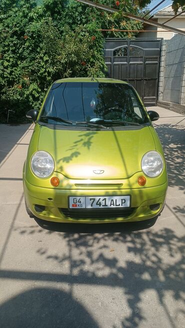 авторынок риом: Автомобиль Daewoo Matiz с ярким салатовым кузовом, выполненный в