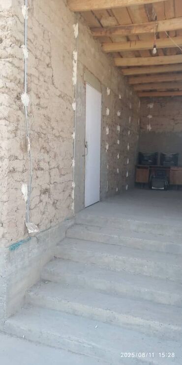 дом продаётся бишкек: Ушул там 10 сотых жери менен, кудугу Жана туалет бар, Г формата