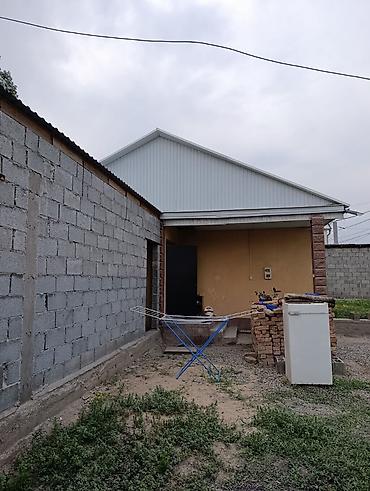Продажа коттеджей и домов: 🏡 **Продается дом в Бишкеке!** 📍 Район: Ак-Ордо 1 ж/м 🏠 Площадь: 80 — 6