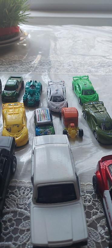 İncəsənət və kolleksiyalar: Metal oyuncaq maşınlar dəsti - Miqyas: təxminən 1:64 - Korpus: metal — 8
