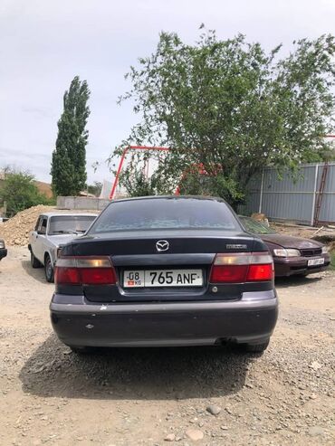мазда 300: Автомобиль Mazda 626, седан темно-синего цвета. Оригинальный салон с