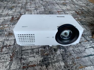 Проекторы: Benq lh820st