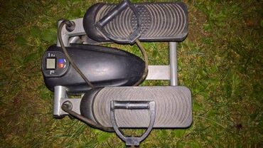 Ostale sprave za vežbanje: 1. Stepper Swing&Twist 60891-1 - 40€ 2. Blue Stepper - 30 € — 5