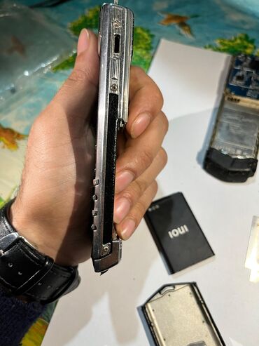 Vertu: Vertu Signature Touch, rəng - Boz, Düyməli — 13