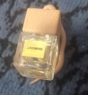 20 ml 13 azn
30 ml 15 AZN 
50 ml 19 azn