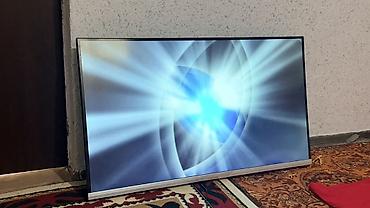 Телевизоры: Телевизор Smart TV, диагональ около 40–43". Тонкие рамки, нижняя — 3