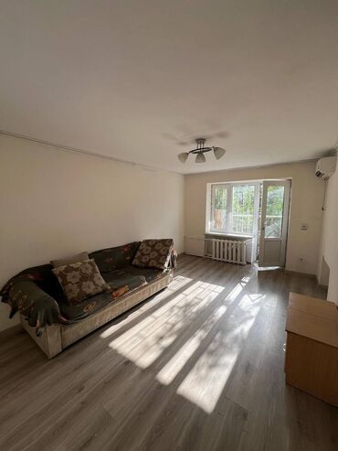 офис в бизнес центре: 2 комнаты, 42 м², Хрущевка, 2 этаж, Старый ремонт