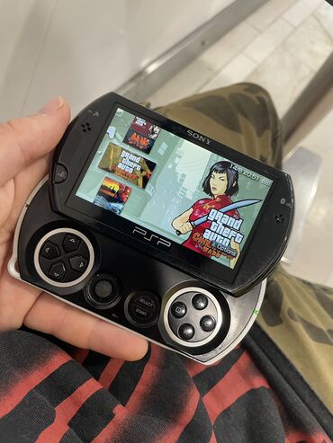 Psp go oyun konsolu satılır Proşifka olunub, 14 GB öz yaddaşı