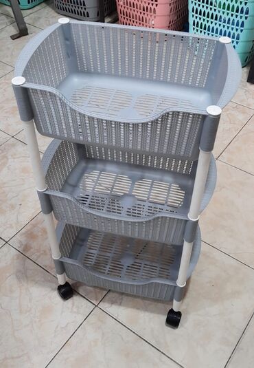 Digər qab-qacaq və mətbəx ləvazimatları: Meyvə-tərəvəz yiğmaq uçun polkalar 3 mertebe tekerli ve 4 mertebe — 15