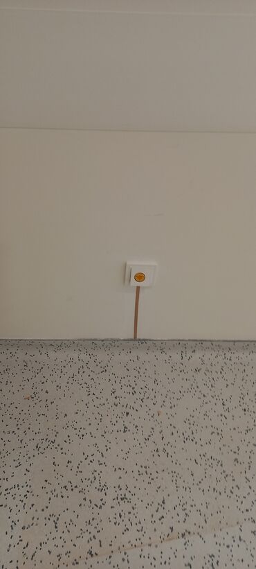 Напольные работы: Укладка пола, Выравнивание пола, Шлифовка пола | Ковролин, Кварц-винил, Линолеум Больше 6 лет опыта — 8