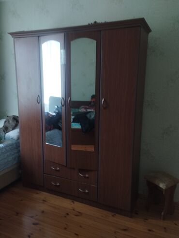 Односпальная кровать, Шкаф