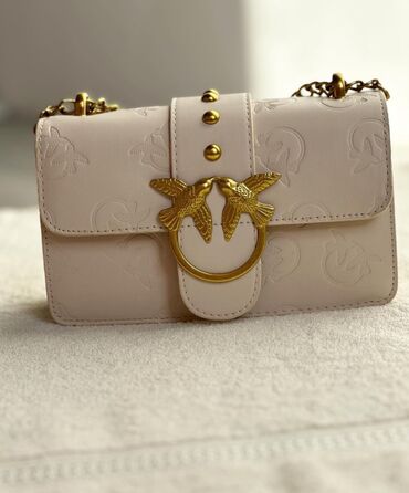 белая сумочка: Сумочки красивые и хорошего качества Продаю остатки, цены занижены по