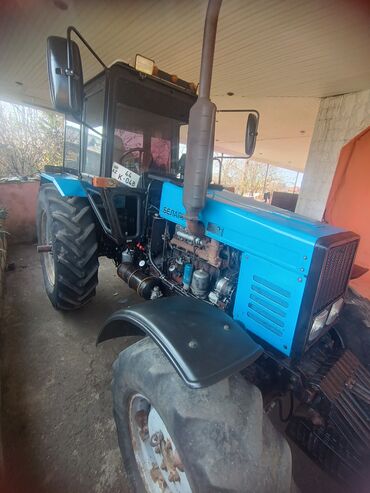 Traktorlar: Belarus 1221 traktor - Güclü 6 silindrli dizel mühərrik (yanlardan — 12