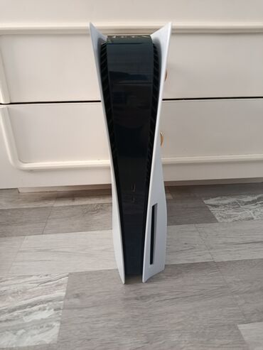 kontakt home 2ci el: İdeal vəziyyətdə Playstation 5 Diskli versiondur. 2 original pult