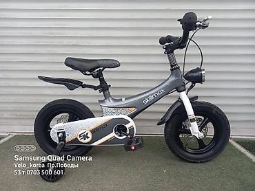 Детские велосипеды: Детский велосипед в синем цвете, оснащенный дополнительными боковыми — 6