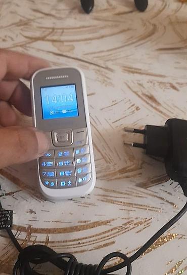 c33 telefon: Samsung E1225 — 1