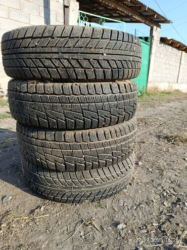 Шины: Комплект из 4 зимних шин без шипов. Особенности: - Размер: визуально
