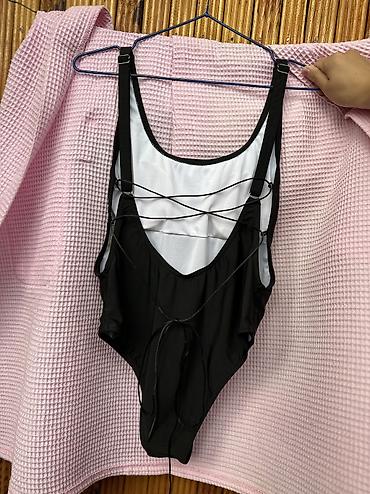 открытая спина: Купальник сплошной с открытой спиной корсетный
S M L XL — 4
