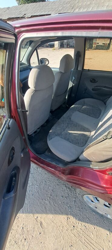 обмен на авто с доплатой: Хэтчбек Daewoo Matiz красного цвета, компактный автомобиль