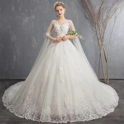 продается свадебное платье: Продаю новое свадебное платье! 
Размер 44-46
В комплекте (фата+кольцо)