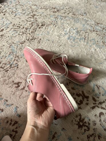 Мокасины и лоферы: Кожанная обувь. Очень мягкая, легкая, натуральная кожа. Покупали в