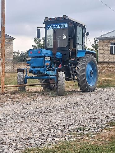 salam moped velosiped: Mavi rəngli kabinəli kənd təsərrüfatı traktoru və arxadan qoşulan ot — 5