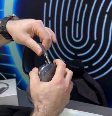 Qulaqcıqlar: Yeni Simsiz (Bluetooth) Qulaqcıqlar, Apple -da lalafo.az — 12 Qulaqcıqlar: Yeni Simsiz (Bluetooth) Qulaqcıqlar, Apple — 12