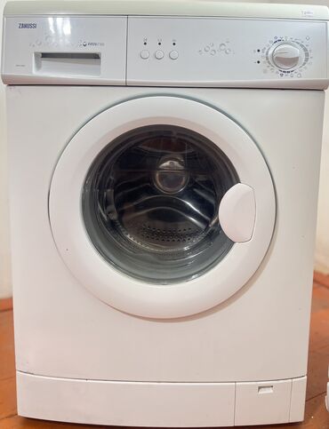купить стиральную машину автомат бу: Стиральная машина Zanussi, Автомат, До 6 кг, Компактная