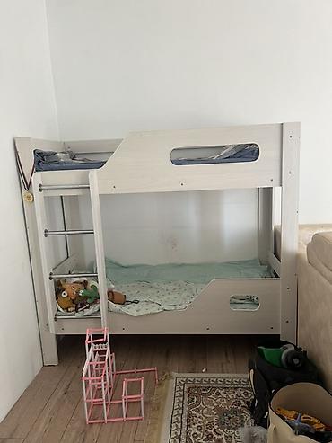 bunk bed: Двухъярусная детская кровать, Б/у, ЛДСП, цвет - Белый — 1