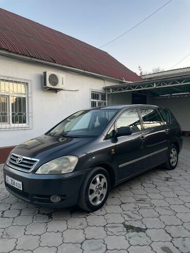 Toyota: Toyota Avensis Verso: 2002 г., 2 л, Механика, Бензин, Минивэн