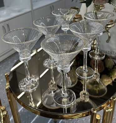 поднос на ножках: Набор из 6 бокалов на высокой ножке для коктейлей/мартини