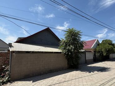 город токмок дом: 59 кв. м, 4 бөлмө, Жылытылган, Унаа токтотуучу жай, Сарай