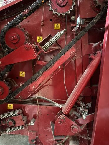 Тракторы МТЗ (Беларус): Модель: 1221, Б/у, 2012 г., С пресс-подборщиком — 10