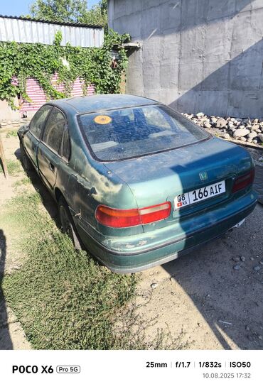 продаю авто в аварийном состоянии: Автомобиль Honda Accord, седан, зелёного цвета. Оснащён четырьмя