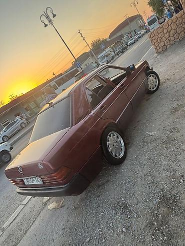 mercedes 170 b: Mercedes-Benz 190 (W201) sedan - Kuzov: 4 qapılı sedan, tünd bordo — 3