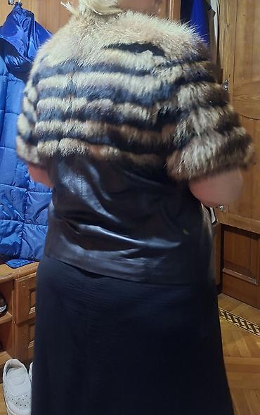 Üst geyimi: Qadın üçün qısa xəzli jilet - Model: qolsuz, önü açıq, belə qədər — 1