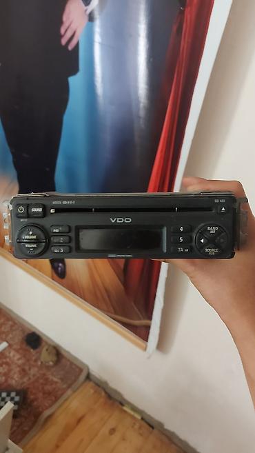 avto registratorlar: VDO CD423 avtomobil maqnitofonu - Ön paneldə CD disklər üçün slot — 1