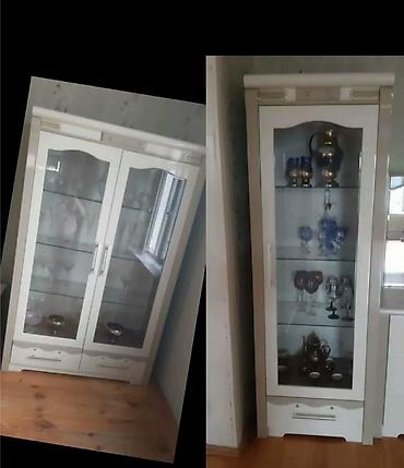 Vitrin şkaf - Material: MDF/Laminate korpus, şüşə vitrin qapıları -