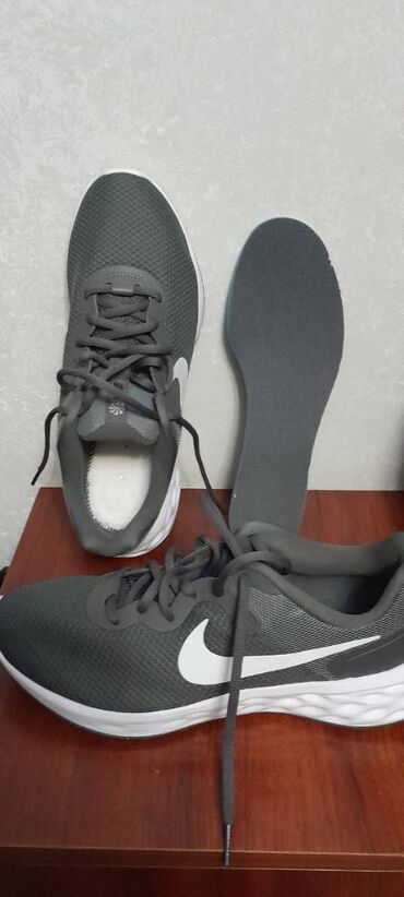 серые спортивные штаны: Кроссовки "Nike revolution 6 " оригинал. Материал верха: полиэстер
