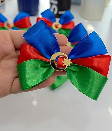 mavi dirnaqlar: Bəzək əşyaları — 3