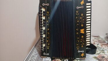 Saz: Akustik Akkordeon, Yeni, Ünvandan götürmə
