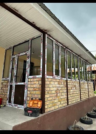 Другие окна на заказ: Металлопластиковая оконная рама белого цвета. Профильная система — 10