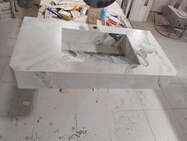 Çanaqlar, tülpanlar: Mərmər görünümlü monolit lavabolu banyo tezgahı - Material — 1