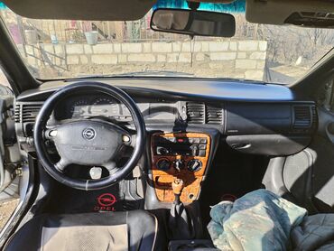 Opel: Opel Vectra sedan - Kuzov: 4 qapılı sedan, gümüşü rəng - Mühərrik — 7