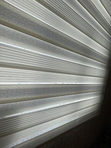ev tipi çadır: Zebra tipli jalüz pərdə - Rəng: açıq bej/krem, zolaqlı dizayn - — 2