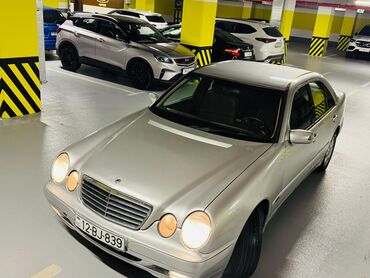 Mercedes-Benz: Mercedes-Benz E 220: 2.2 l | 2001 il Sedan — 17