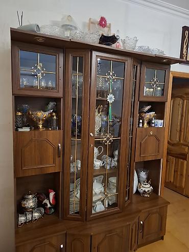 wfaner mebel: Qonaq otağı üçün vitrinalı bufet - Material: ağac teksturalı laminat — 1