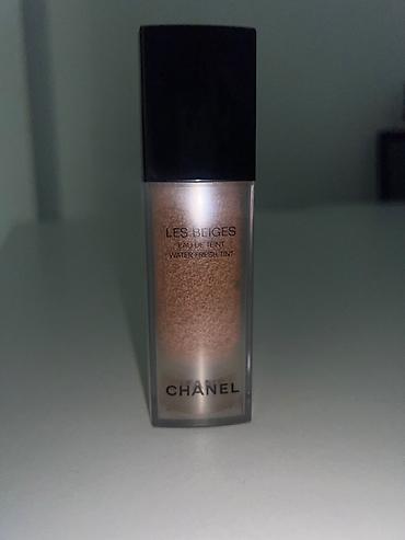 Tonal kremlər: **CHANEL Les Beiges Eau de Teint Water-Fresh Tint tonal vasitə** — 1