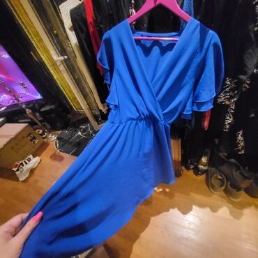 rolke kratkih rukava: Kobalt plava haljina, lep leprsavi materijal, rastegljiva, do kolena
